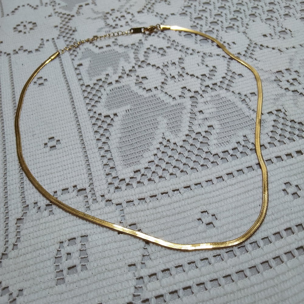 Gold Minimalist Necklace with Sleek Chain and Central Bar